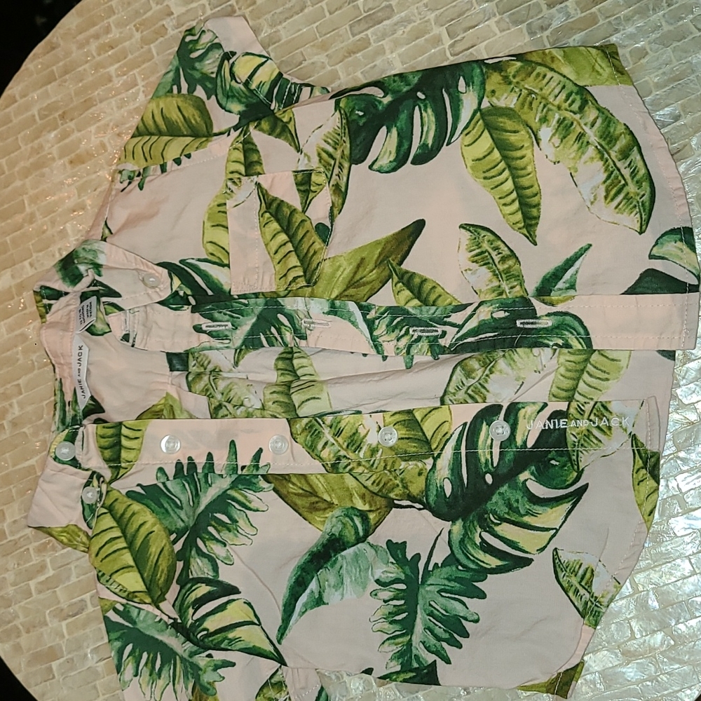 Boys buttoned down palm shirt worn 1 time
